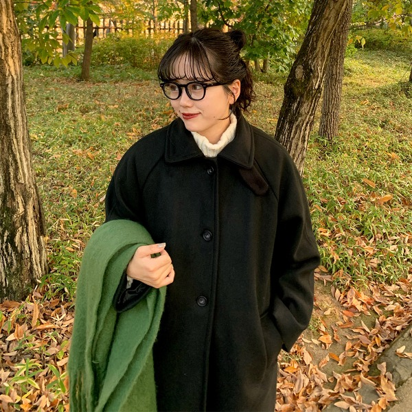 nugu_official's tweet photo. daily look of #6muROMU💚🤎 https://t.co/Iy5kQHbrj4