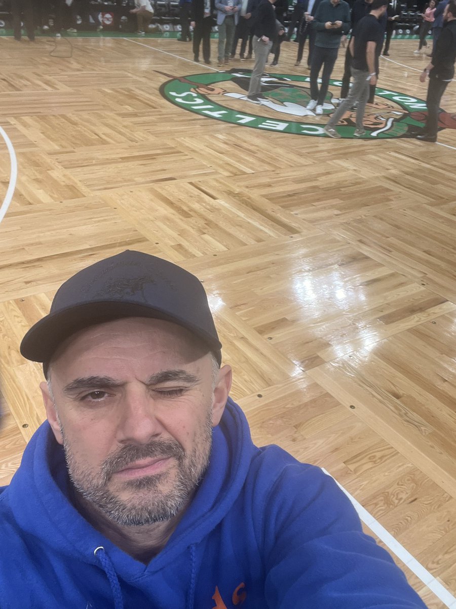 Gary Vaynerchuk tweet media