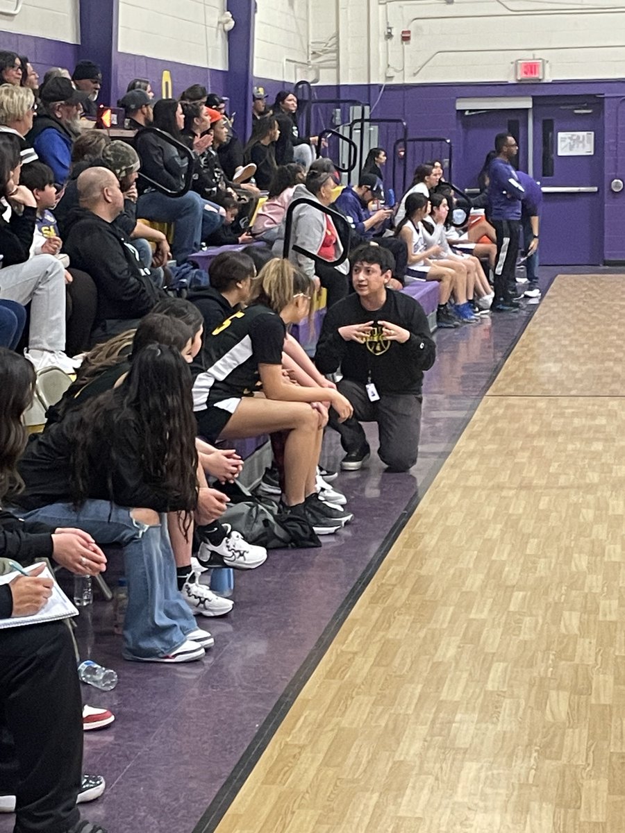 RRramsAD's tweet photo. Buckets….. 🏀 🏀 🏀  A and B team with the W’s tonight against two good Garfield teams #notrevalle #rivalry #trojans #trnvms @athletics_aps https://t.co/ow2lwXRL0X