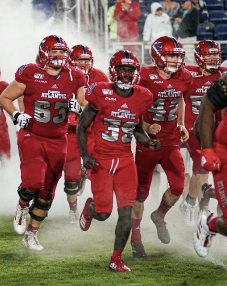 KalebJone2's tweet photo. After a great conversation wit @HarrisNOFLYZONE I am blessed to receive an offer from FAU! #AGTG @FloridaAtlantic @247Sports @EBIndiansFB @fbscout_florida @FAU_Recruiting @TeamTampa813 https://t.co/9tP8YZ8fIw