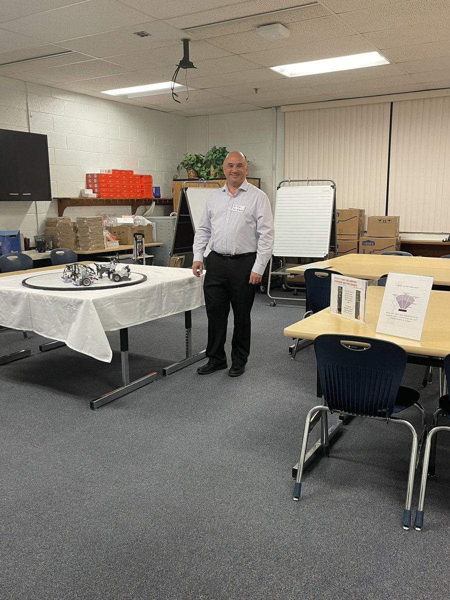 dyanna_finamore's tweet photo. STEM Night excitement! A huge Thank you to Jon Kilikewich & Kevin Colson! A real rocket scientist, & an electrical & software engineer in the Air Force & a dad to one of our 3rd graders. #Fightingbots #launchingrockets @CCPS_Science @MtHopeNanjemoy https://t.co/2YwB6YQ8Pp