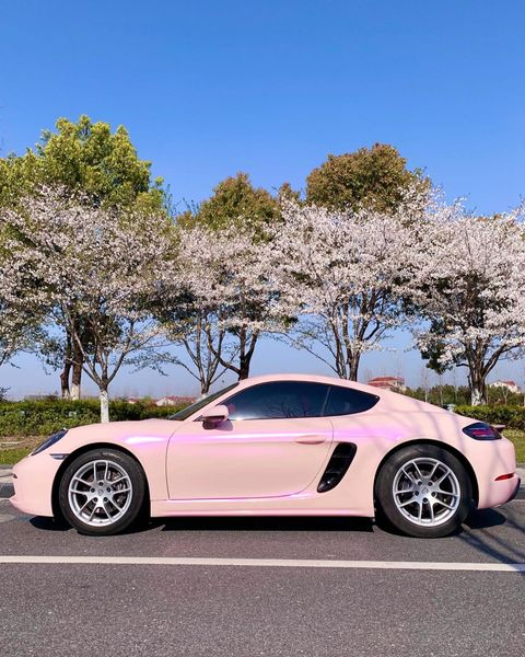 My beloved baby, pink is the color that goes best with girls.