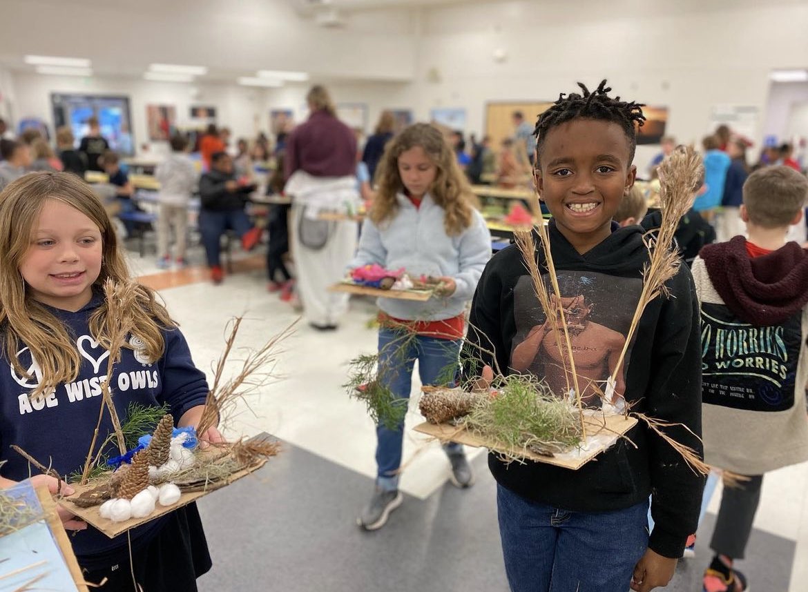 This morning some of our EVSS students helped kids at Angel Oak Elementary learn about gardening and create garden diorama! We had so much fun! @AngelOakElem 💚💛🪴🥕☀️