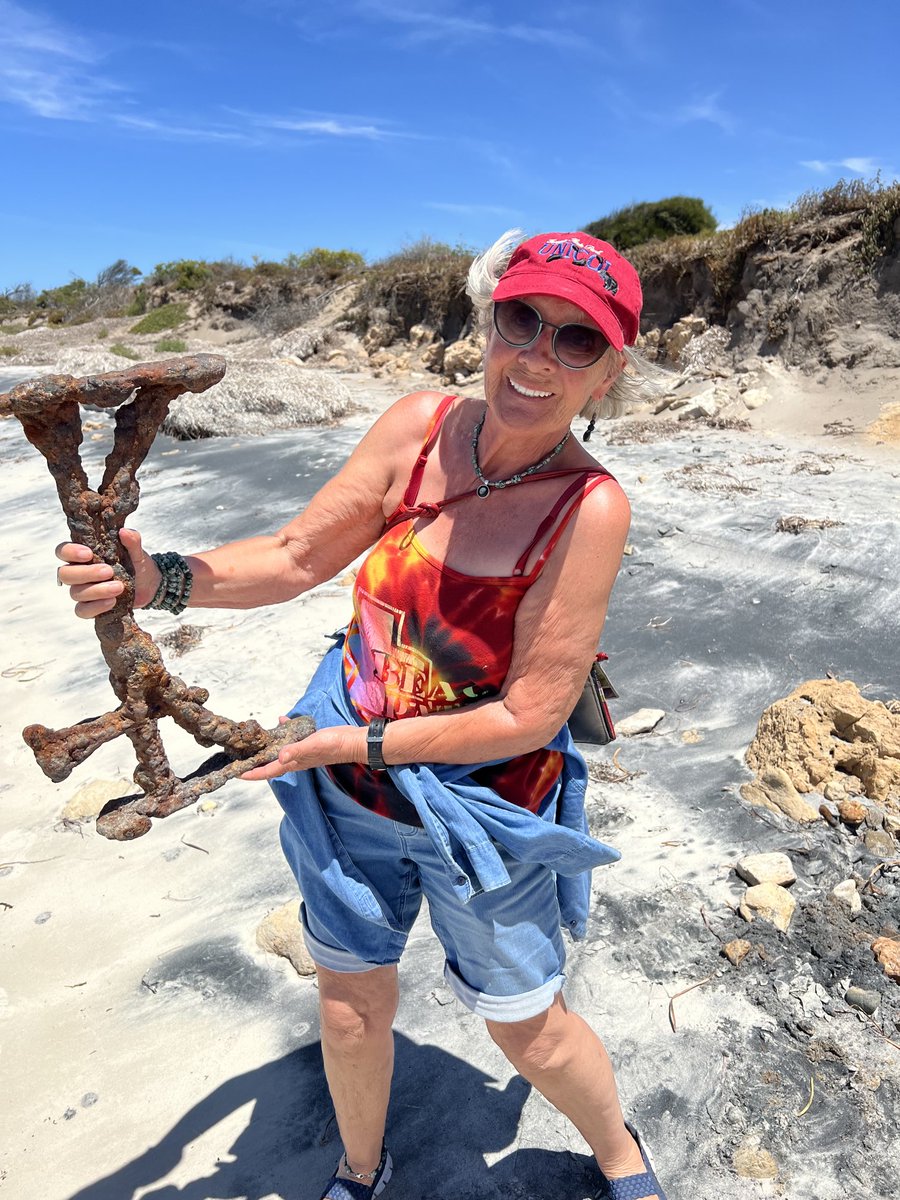 saline's tweet photo. Can anyone identify this heavy iron object I unearthed on the beach at #ArnoBay? #southaustralia #seatreasure #mysterything https://t.co/kb6PHMFF2l