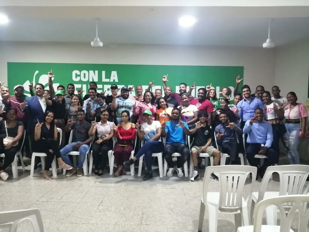 FPComunicaSDE's tweet photo. Gran entusiasmo de los jóvenes de la #FuerzaDelPueblo de la Circ. #2 de SDE, para asistir a la
Gran Caminata Patriotica Juvenil #JuntosPorLaPatria este lunes 30 de enero, a las 10AM partiendo del Parque Colón
@LeonelFernandez @NicolasCaldeG @JesusFelizSDN https://t.co/Hz1CM4vgXM