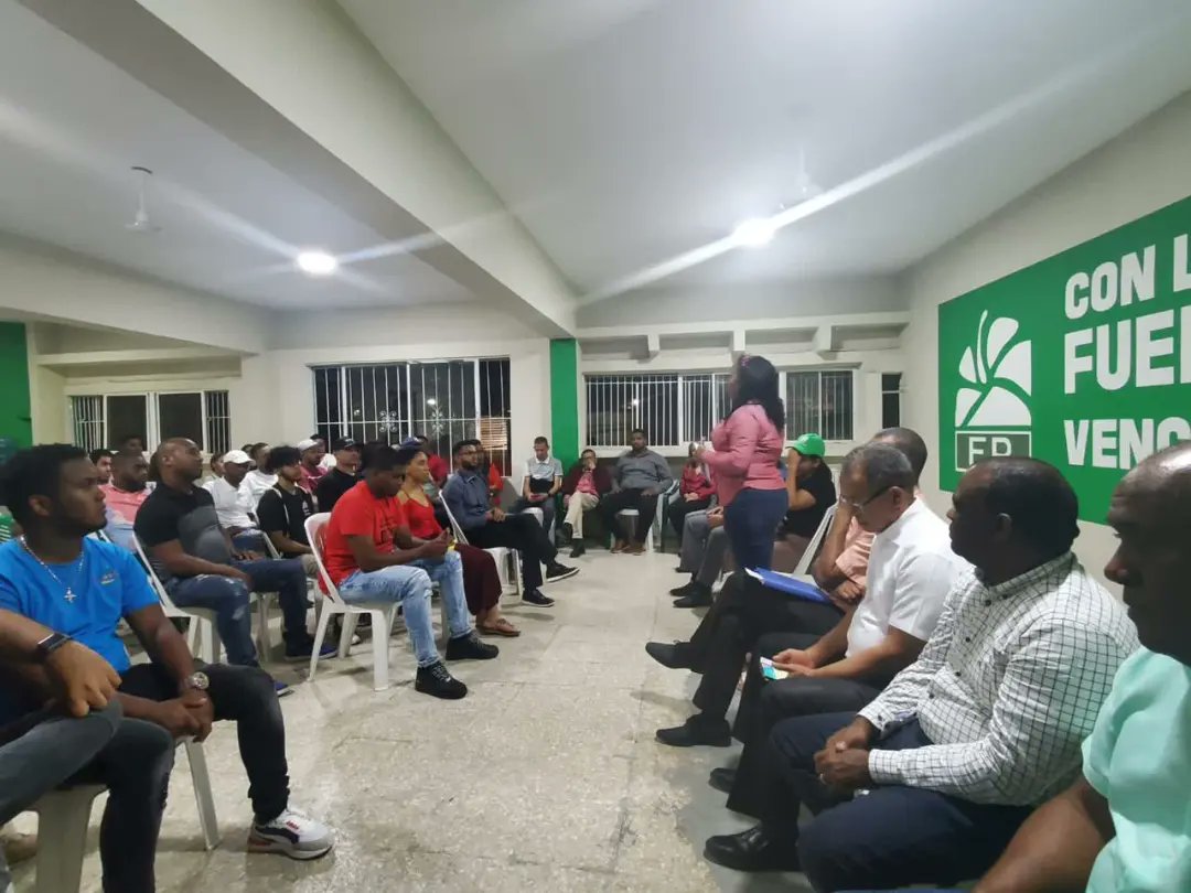 Gran entusiasmo de los jóvenes de la #FuerzaDelPueblo de la Circ. #2 de SDE, para asistir a la
Gran Caminata Patriotica Juvenil #JuntosPorLaPatria este lunes 30 de enero, a las 10AM partiendo del Parque Colón
<a href="/LeonelFernandez/">Leonel Fernández</a> <a href="/NicolasCaldeG/">Nicolás Calderón</a> <a href="/JesusFelizSDN/">Jesús Féliz</a>