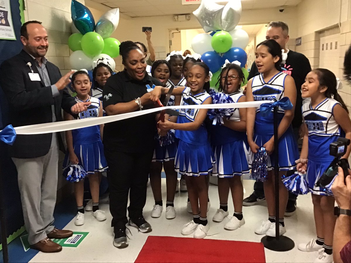 bechetta's tweet photo. Christene C. Moss Elementary students, parents and staff celebrated the ribbon-cutting ceremony for our Tarrant County Funded Good For You Pantry, which was part of Family Wellness Night. Our Eagles soared and glowed all evening!@CCMossFW, @FortWorthISD https://t.co/bPAuSZ6jrG