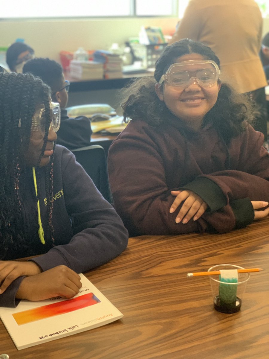 jomackeymagnet's tweet photo. Some of our Science Leaders at JMA! Today our fifth graders investigated pure substances and mixtures while second grade learned about the property of compounds and chemistry, making their own butter like the pioneers! #leadersineverything #scienceatJMA #JMAallday https://t.co/LBS91JHQtv