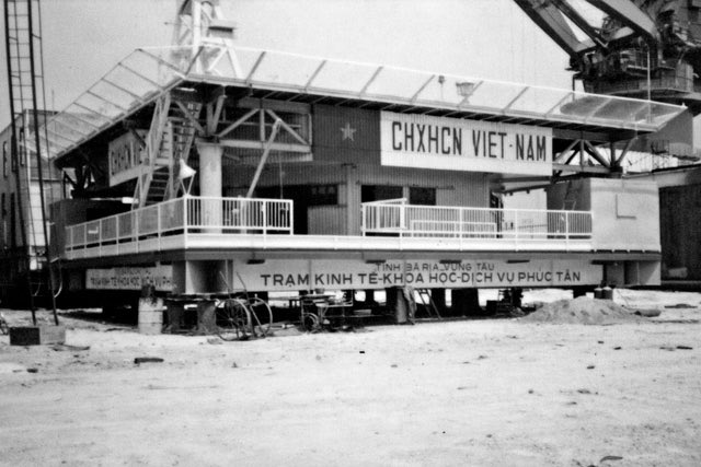 justtodo18's tweet photo. The first #DK1 rig houses were established:
- DK1/1 - #TuChinhBank (#VanguardBank).
- DK1/2 - #PhucNguyenShoal (#PrinceConsort).
- DK1/3 - #PhucTanShoal
(#PrinceWales).
- DK1/4 - #BaKeShoal
(#BombayCastle). https://t.co/qwo9gEDMdZ