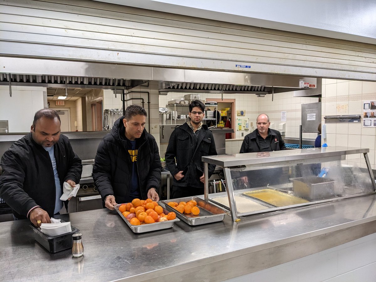 Constable GILL🇨🇦 (@gill_wps) on Twitter photo Sharing is Caring
Today <a href="/WindsorPolice/">Windsor Police</a> officers & volunteers engaged with #YQG community <a href="/salvationarmy/">The Salvation Army</a> Windsor and served meals to those in need, Food donated by Indian Swaad Restaurant 🙏
#CommunityEngagement
#Humanity
#GivingHopeToday Sharing is Caring
Today <a href="/WindsorPolice/">Windsor Police</a> officers & volunteers engaged with #YQG community <a href="/salvationarmy/">The Salvation Army</a> Windsor and served meals to those in need, Food donated by Indian Swaad Restaurant 🙏
#CommunityEngagement
#Humanity
#GivingHopeToday
