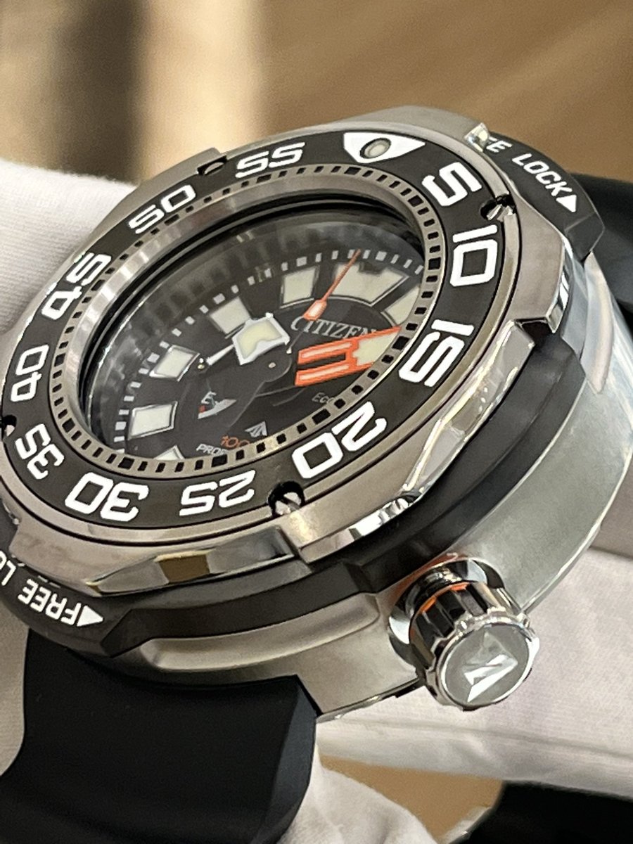 NAKANIWA_WATCH's tweet photo. 【ヤバい！】本日、CITIZEN PROMASTER BN7020-09Eが入荷しました。この時計年甲斐もなく使う言葉ではないですが『ヤバい！』マジでカッコ良すぎです。ケース厚2.2㎝ありますがチタンケースの為重量感無し。実物一度見に来てください(^^)/ #PROMASTER https://t.co/NM7oXGLliI
