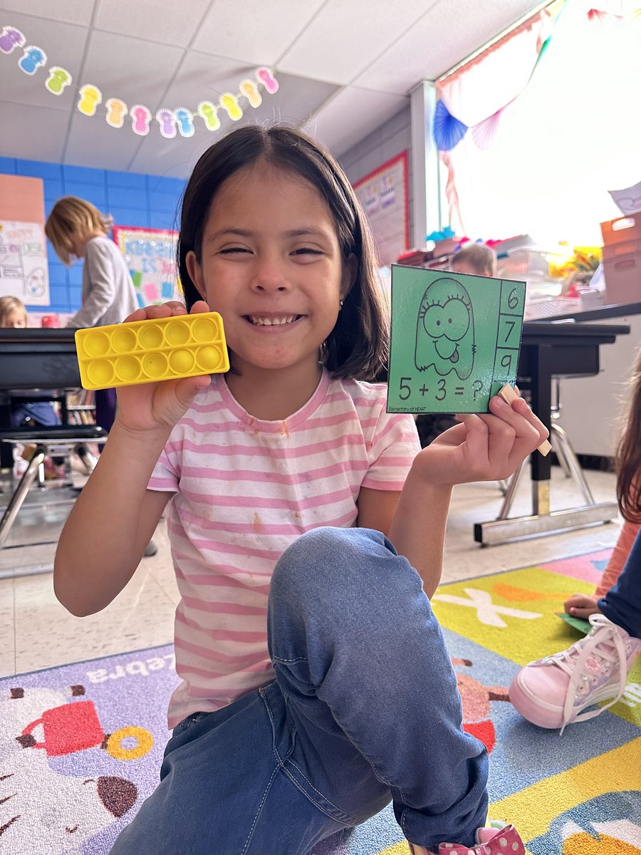 Using pop-it ten frames to help us find the missing sum during math centers 😊 #isdkinder <a href="/GlendaleElemISD/">Glendale Elementary School</a>
