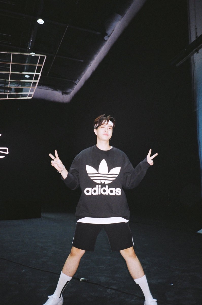 𝑄ue nadie vaya a juzgar mi 𝕠utfit ☆ de hoy solo porque no es 𝕕ress𝕔ode para el #a𝐧ew𝕒dora𝑏le来歴 🍥 mi única defensa es que no importa la apariencia si se vive este 𝕤ingle como si fuese el personaje principal de un 𝚔-𝚍rama. 

𝚜oda 𝕤te𝚛ēo ࣪. ⸰ #𝚛yuu ࿓.