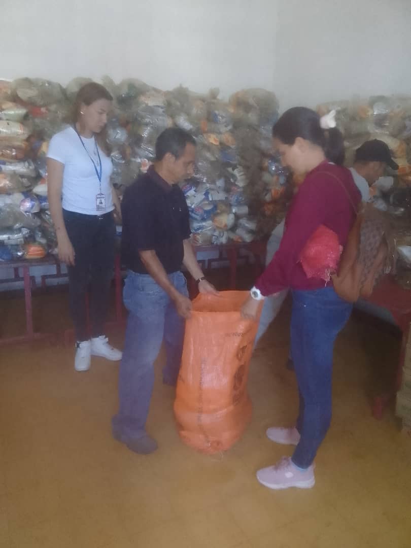 MinAlimenVen's tweet image. El Gobierno Bolivariano a través de la Misión Alimentación garantiza la distribución de 6.7 toneladas de alimentos (Proteína y Víveres) a 23 Planteles Educativos en apoyo al Programa de Alimentación Escolar #PAE en centros del municipio Córdoba del #Táchira 
¡Seguimos Venciendo!