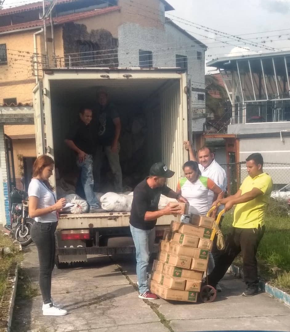 MinAlimenVen's tweet image. El Gobierno Bolivariano a través de la Misión Alimentación garantiza la distribución de 6.7 toneladas de alimentos (Proteína y Víveres) a 23 Planteles Educativos en apoyo al Programa de Alimentación Escolar #PAE en centros del municipio Córdoba del #Táchira 
¡Seguimos Venciendo!