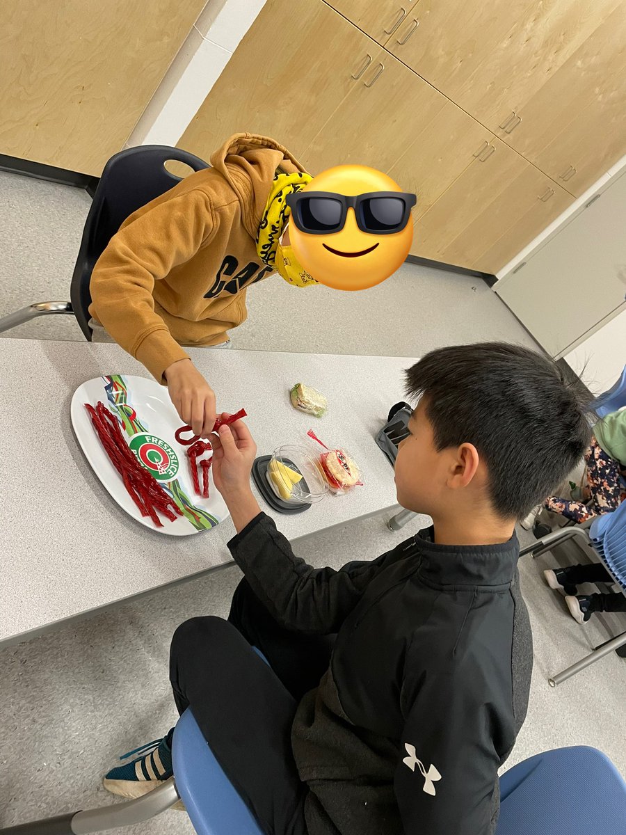 LisaSchwartz05's tweet image. This week in Student Leadership we discussed Leadership Practices focusing on model the way. We warmed up with the Twizzler Tie Up challenge and finished off with planning some upcoming Spirit Days. #sd38learn