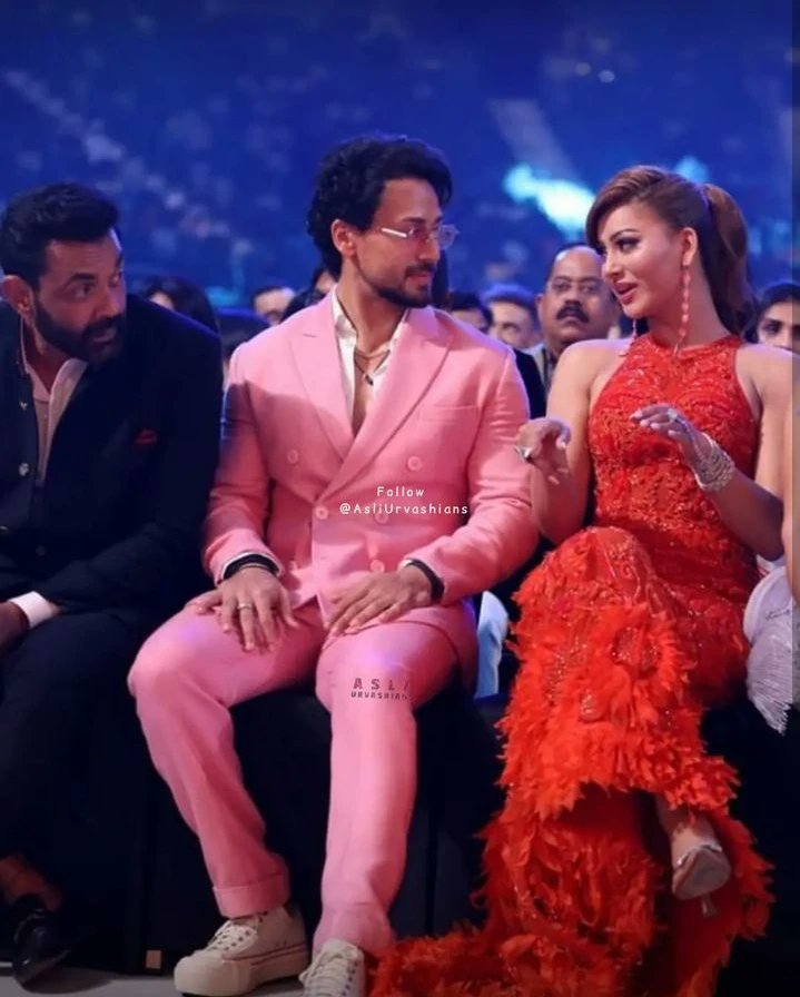 Wishing you a very happy birthday 🎂🎁 @thedeol Sir 🎉🎂🎁🎈 on the behalf of @UrvashiRautela Fans ❤️
.
.
#bobbydeol #happybirthdaybobbydeol #hbdbobbydeol 
.
.
.
#UrvashiRautela #birthday #iifa #iifa2022 #TigerShroff #HappyBirthday