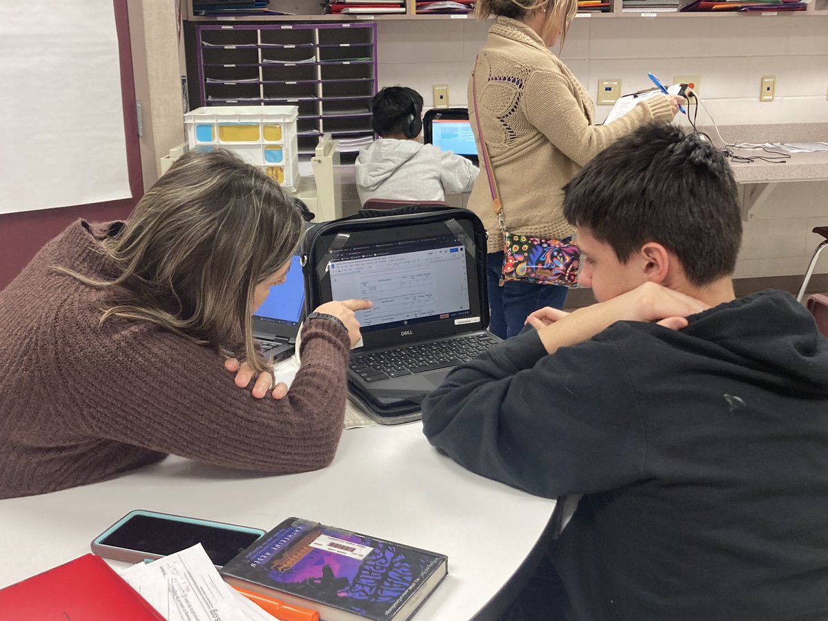 DrRhondaWade's tweet photo. Always exciting to see students receiving personalized instruction at FMS! @FloresvilleISD https://t.co/nUcOUi9mEs