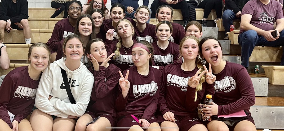 BaileyUhlenhake's tweet photo. And thatโs a clean ๐งน๐งนfor the 7th and 8th grade Lady Lions against Tuttle tonight!!! #Blanchard
#BeatTuttle @RecruitUok @OklaPrepSports @gscworldwide @YAthletesF @IowaPremierFP @Los_Stuff @ExtraInningSB https://t.co/M3DY0wYa2J