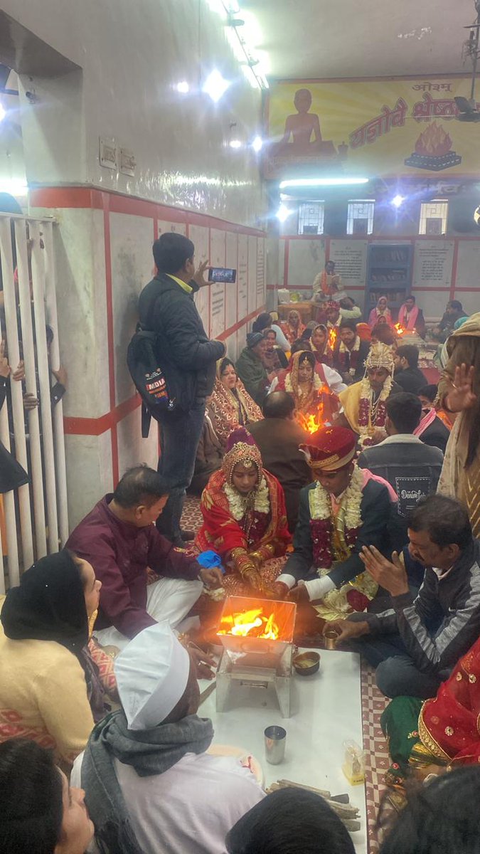 sewabhartidel's tweet photo. अग्नि कोई भेद नही करती उसी अग्नि को साक्षी मान कर 100 कन्याओं का विवाह #वसंत_पंचमी के पावन दिन सम्पन्न हुआ। #vivah #RepublicDay #26january #VasantPanchami https://t.co/YJ00n9LAha