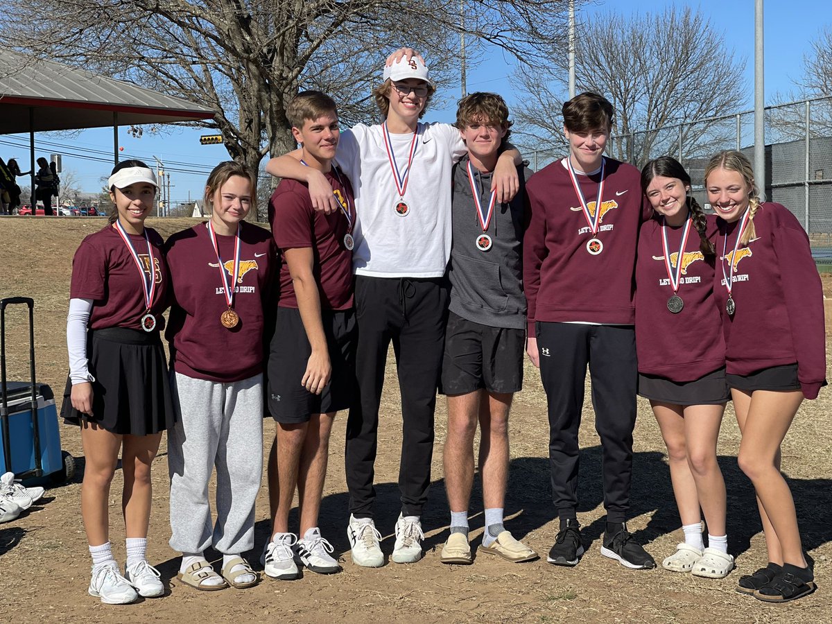 DSTigerTennis's tweet photo. JV took FIRST PLACE overall today!🏆💫 
We brought 18 athletes to the FHS Tourney &amp; all 18 athletes brought home hardware! 9 were FRESHMEN!😎
9 athletes took home🥇
6 athletes took home🥈
3 athletes took home🥉

TY to the tennis legend, Coach Randle for ALWAYS being a great host! https://t.co/DAJrmuVBYf