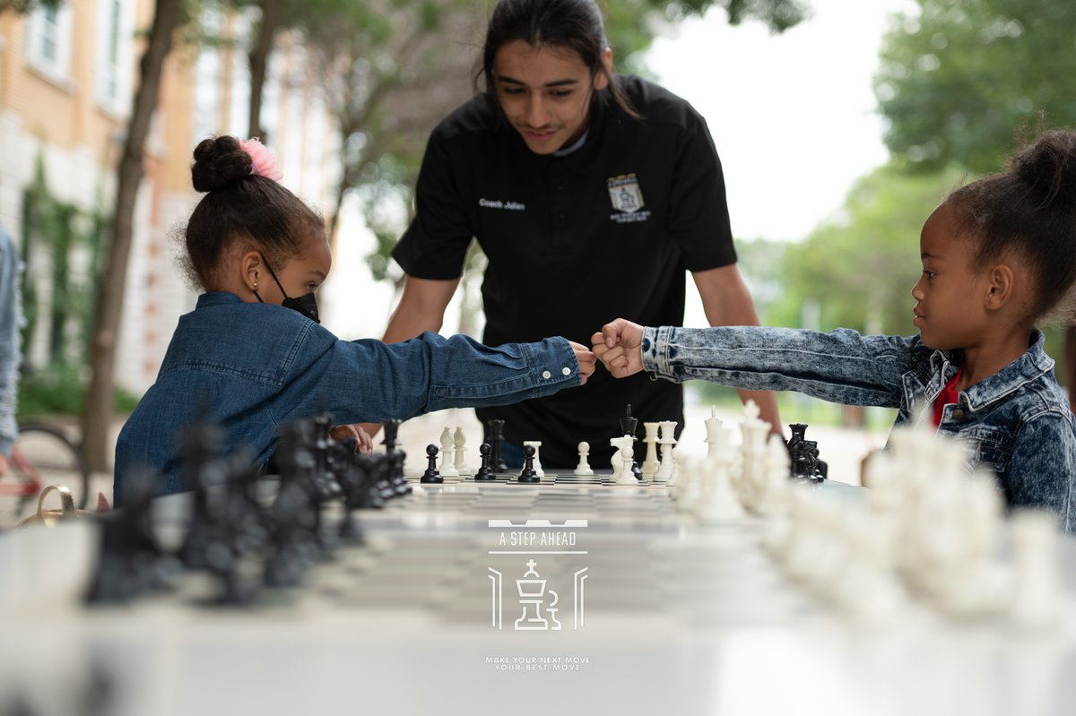 AStepAheadChess's tweet image. Happy TBT!

Due to the chilling weather❄️, it feels pretty appropriate to take a trip done memory lane to a warmer time(8/12/22 to be exact).

Please enjoy these pictures from ASAC&apos;s very own tournament😊 

#ASAC #ASTEPAHEADCHESS #CHESS #CHESSNOTCHECKERS #VIRTUALLEARNING