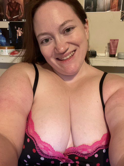 I&rsquo;m live now on chaturbate! Follow the link to join me!  https://t.co/C7fIT6LKvX https://t.co/kaZZ8l