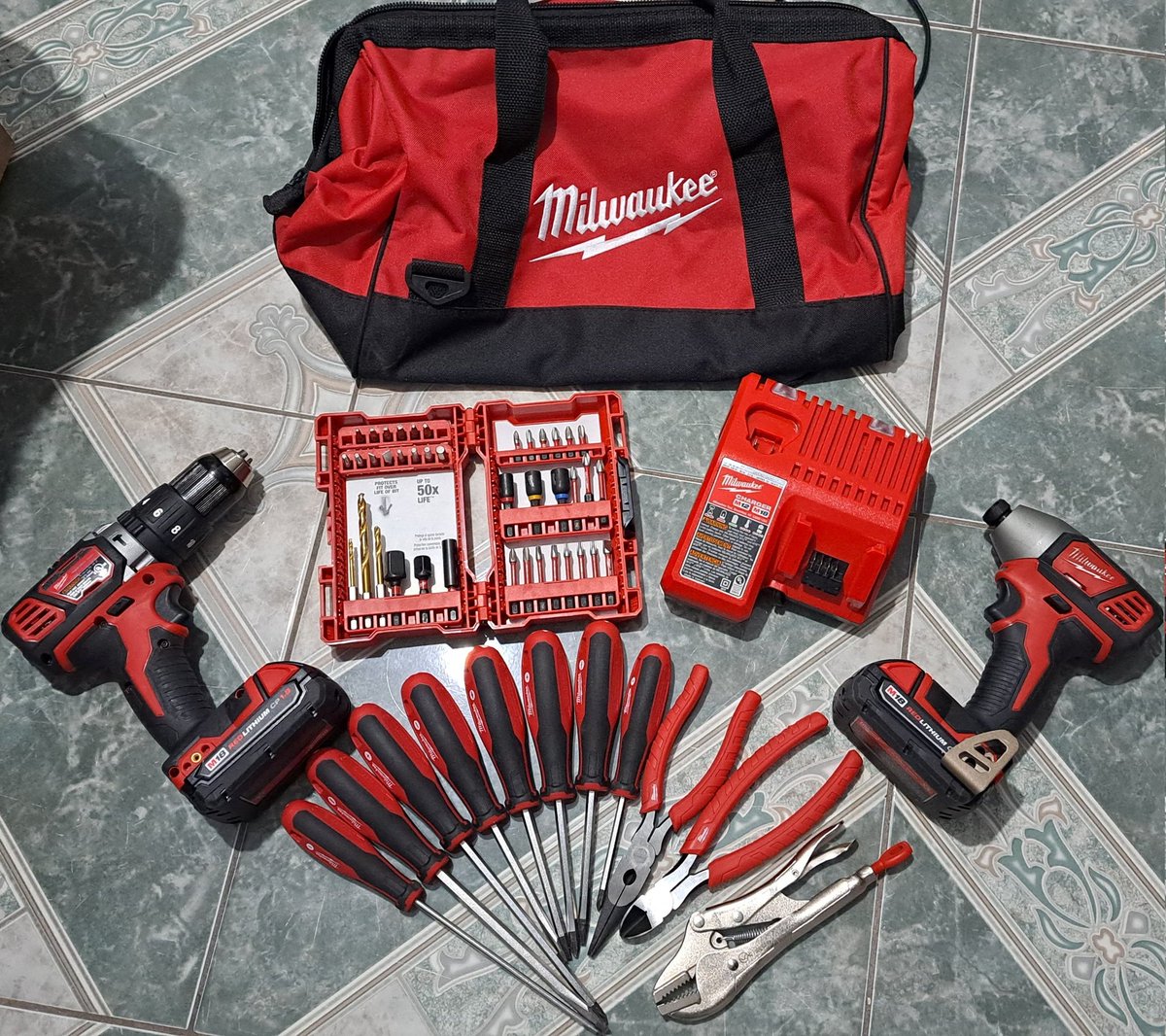<a href="/mony_mony523/">Monica Rodriguez</a> and I are a couple who will soon get married ❤️ and we have slowly started to buy our Milwaukee tool 🧰 🔧, we would like to have more for our future home. Help us fulfill that dream <a href="/MilwaukeeTool/">Milwaukee Tool</a>.