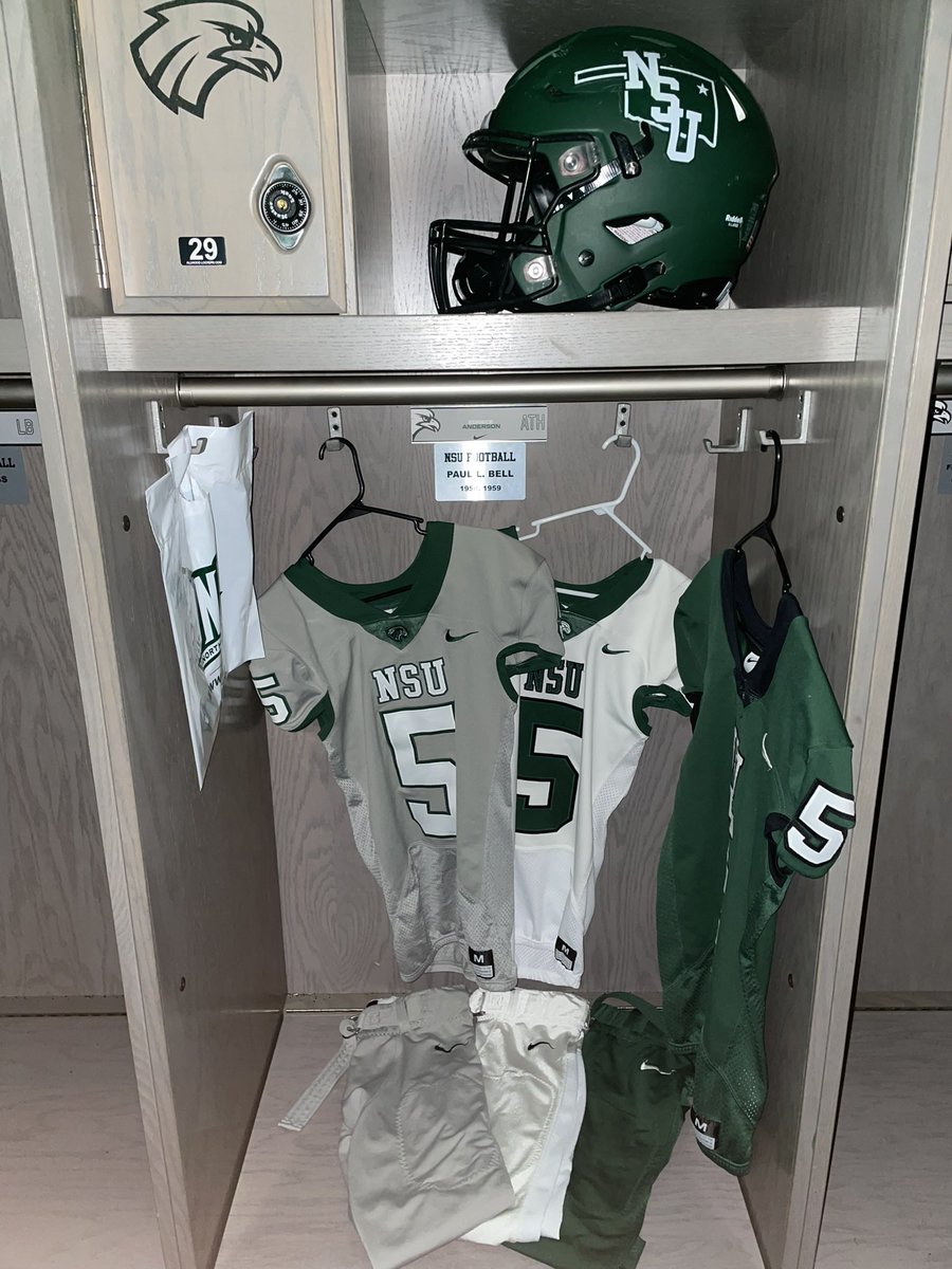 5Driece's tweet photo. Huge thank you to @Coach_MikeLucas @CoachJJEckert for having me on campus today. Had an amazing time!🟢⚪️ https://t.co/VarAU2Y8gj