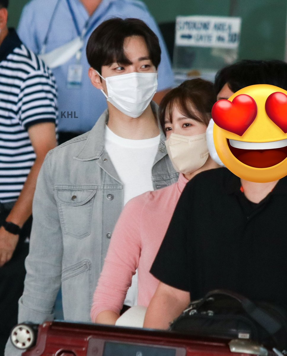 ManiArka's tweet photo. I love that they are both comfortable enough to come out together❤️💛
And also how both the fandoms r supporting and loving them❤️
#YoonA #LeeJunho https://t.co/2JzT4yqDfz