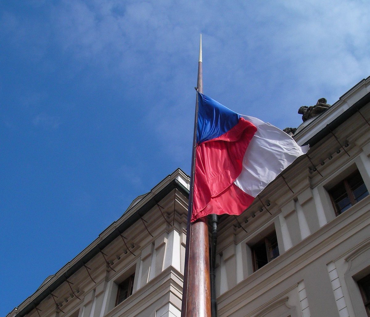 MattFieldUK's tweet image. „Má-li naše demokracie své nedostatky, musíme překonávat ty nedostatky, ale ne překonávat demokracii.“ TGM 

Šťastnou ruku ve druhém kole 🇨🇿 prezidentských voleb.