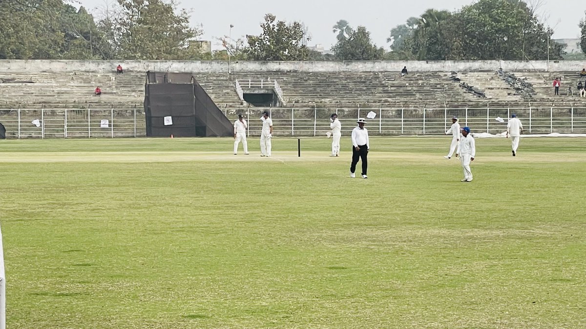 imsyedhussain's tweet photo. #RanjiTrophy के प्लेट ग्रुप का फ़ाइनल आख़िरकार ऐतिहासिक मोइन-उल-हक़ को मिला 🙌

इस स्टेडियम की दुर्दशा देखकर दुख होता है, ये वही स्टेडियम है जहां कभी @Sanath07 ने भी खेला तो #PaulStrang का बेस्ट प्रदर्शन (वनडे) भी यहीं है लेकिन आज ये अपनी बदहाली पर रो रहा है 🙄

@yadavtejashwi https://t.co/5X9YNy55bV