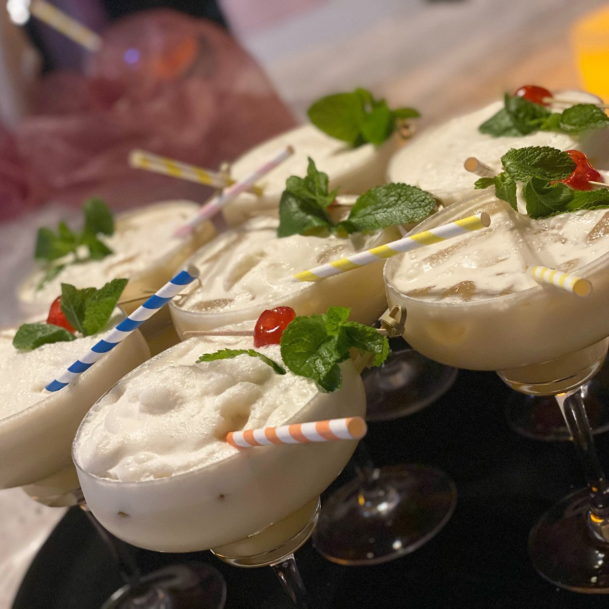 Mixing_Link's tweet photo. Who’s got the #weekend feeling, #pinacoladas all round! 🙌🏼🙌🏼🙌🏼

For any last minute #delivery slots for this #weekend please get in touch as soon as possible. 📱 

For any other bookings for #February &amp; March including #ValentinesDay we only have a limited amount of space left.💕 https://t.co/fDQDFUHP0u