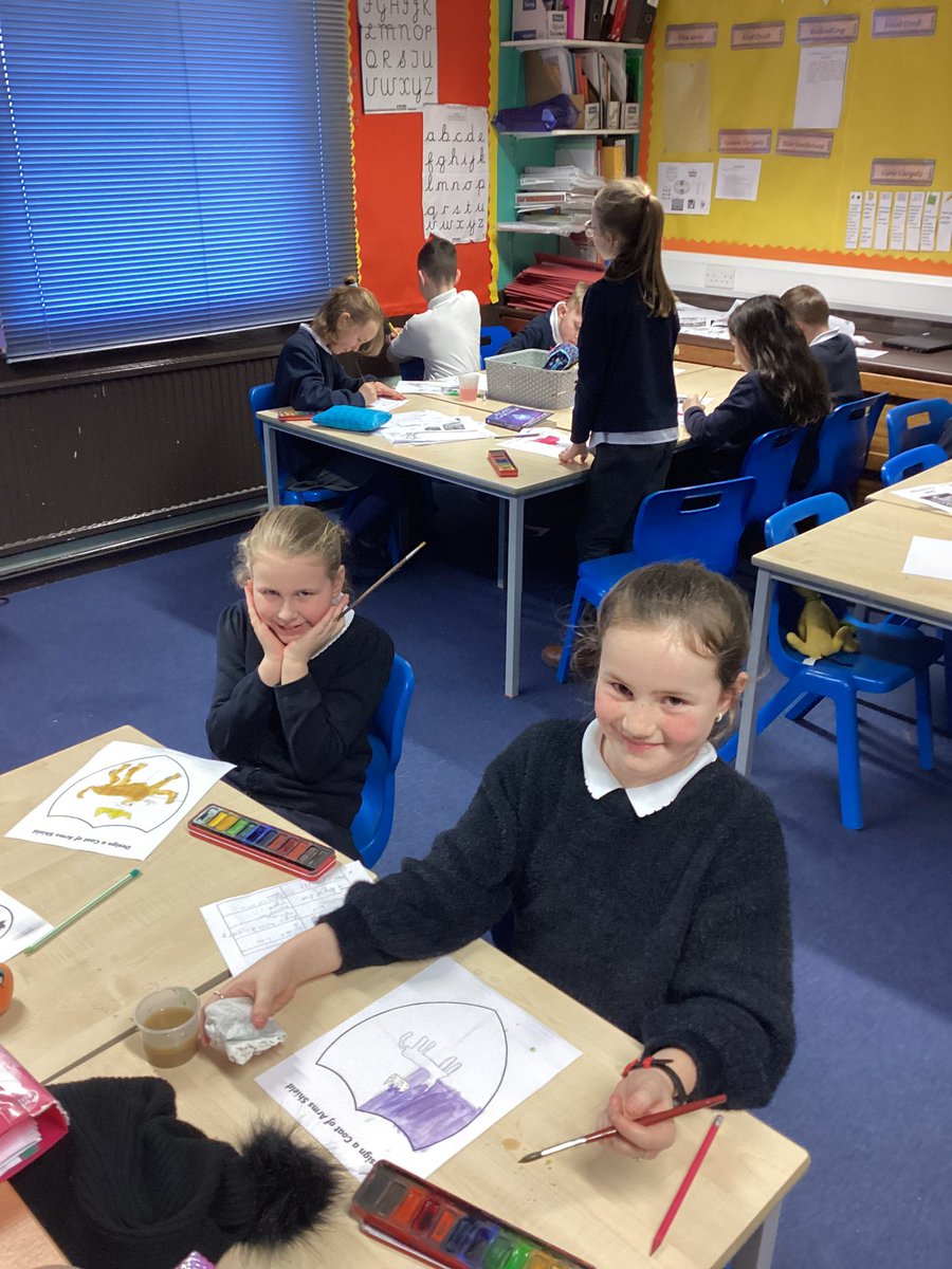 P5 designed a coat of arms as part of their class topic “The Scottish wars of independence”. After creating their coat of arms they used watercolours and wrote down the reasons for their design choices 😃