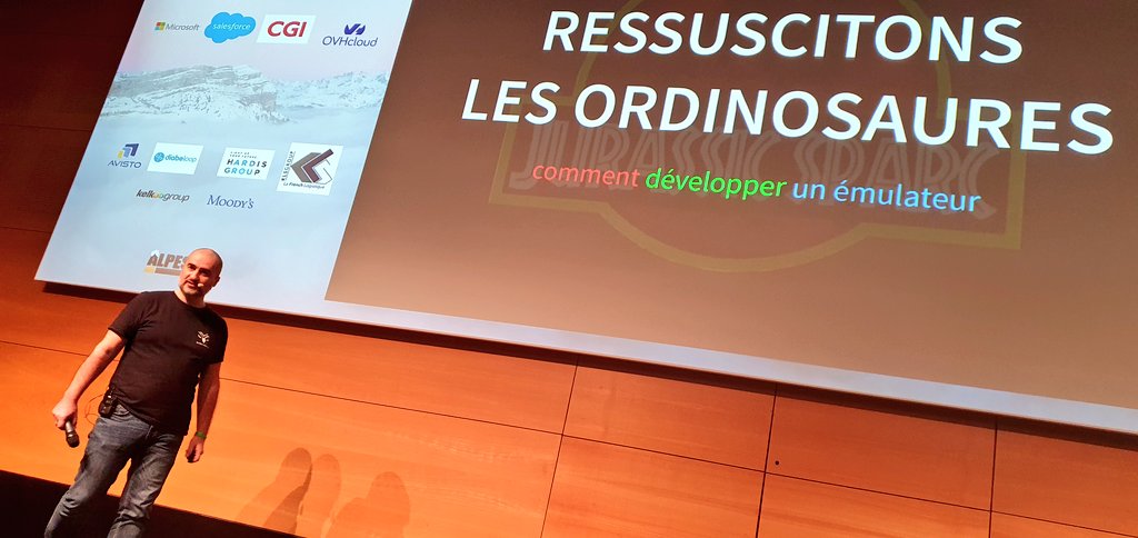 dadideo's tweet image. 3ème jour de la @SnowCampIO avec la keynote de @ponceto91 

&quot;Ressuscitons les ordinosaures !&quot;

On me dit dans l&apos;oreillette @francoistonic qu&apos;ils vont apparaître dans une prochaine édition #Programmez! @progmag 

Architecture, légal, nostalgie, une revue très complète #snowcampio