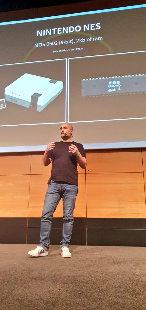 dadideo's tweet image. 3ème jour de la @SnowCampIO avec la keynote de @ponceto91 

&quot;Ressuscitons les ordinosaures !&quot;

On me dit dans l&apos;oreillette @francoistonic qu&apos;ils vont apparaître dans une prochaine édition #Programmez! @progmag 

Architecture, légal, nostalgie, une revue très complète #snowcampio