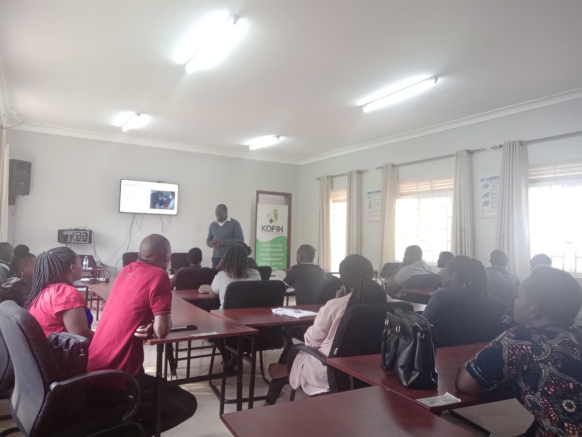 MUST_EM's tweet photo. Day three of the Basic and Advanced Life Support Training for Health Workers in Masaka Region.  Dr. Odwee giving a lecture on Team Dynamins and Communication
#whyMUSTEM
#futureemergencyphysicians
#betterpatientoutcomes
#learninganddevelopment https://t.co/906NDwB3us