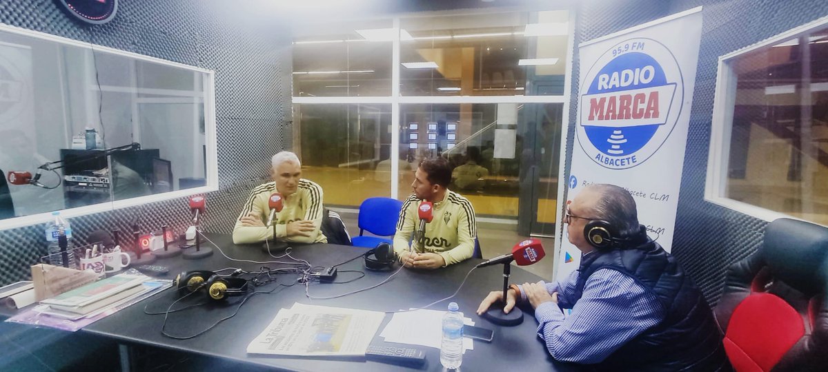 RadioMarcaAB's tweet photo. ⚽ Conocemos mejor a @ToniMadrigal9 e @ivancabezudo6
🔜 Hoy en #MarcaCastelo 💥 Los hombres de Albés💥
🎙️ Una entrevista de @LuisCasteloCorr
🕐 A partir de las 13 horas
📻 95.9 FM, Facebook, YouTube, App y web https://t.co/yfR54qdKch