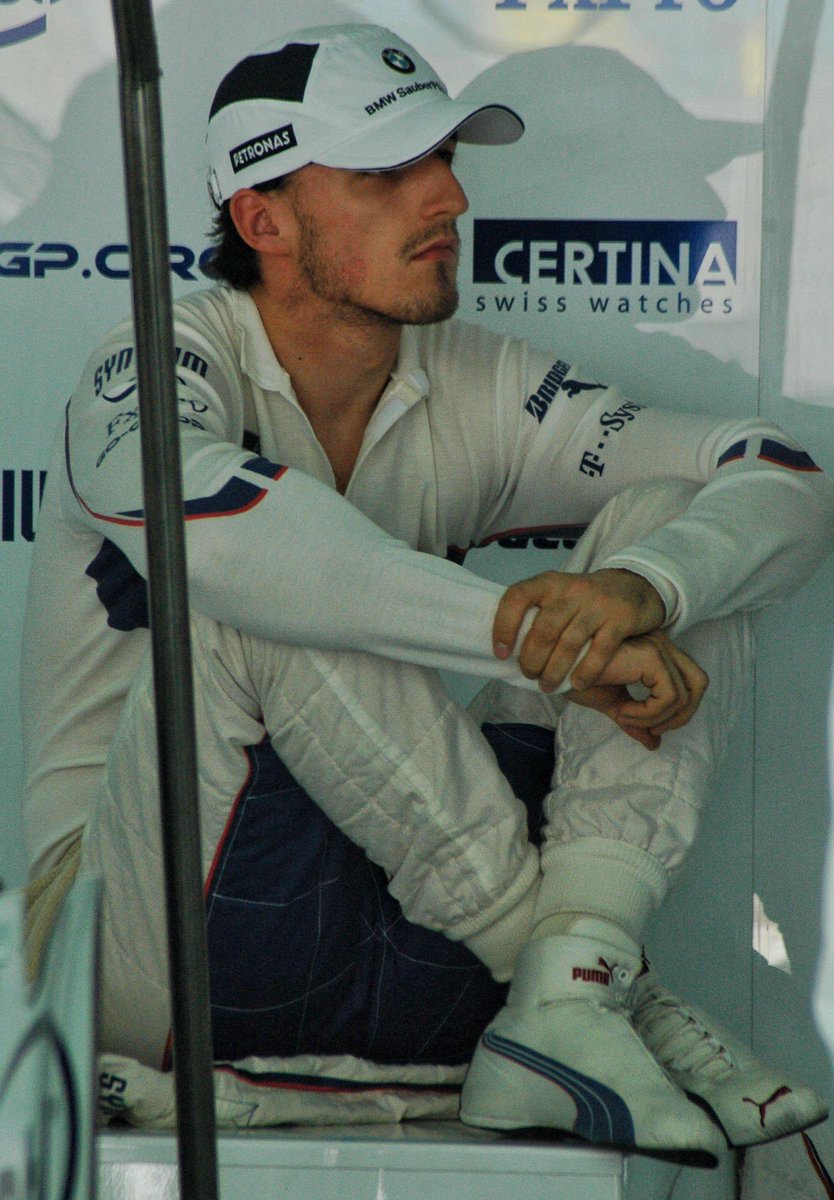 CezaryGutowski's tweet photo. Koniec epoki. Pierwszy i drugi Polak w Formule 1 mówi „pas”. Pora skupić się na nowe wyzwania, których w motorsporcie jest jeszcze tak wiele. Miał największe wśród Polaków osiągnięcia w wyścigów, zanim wszedł do F1 i po drugim debiucie też. Dziękujemy Ci Robert! https://t.co/Sh3nHBZzVx