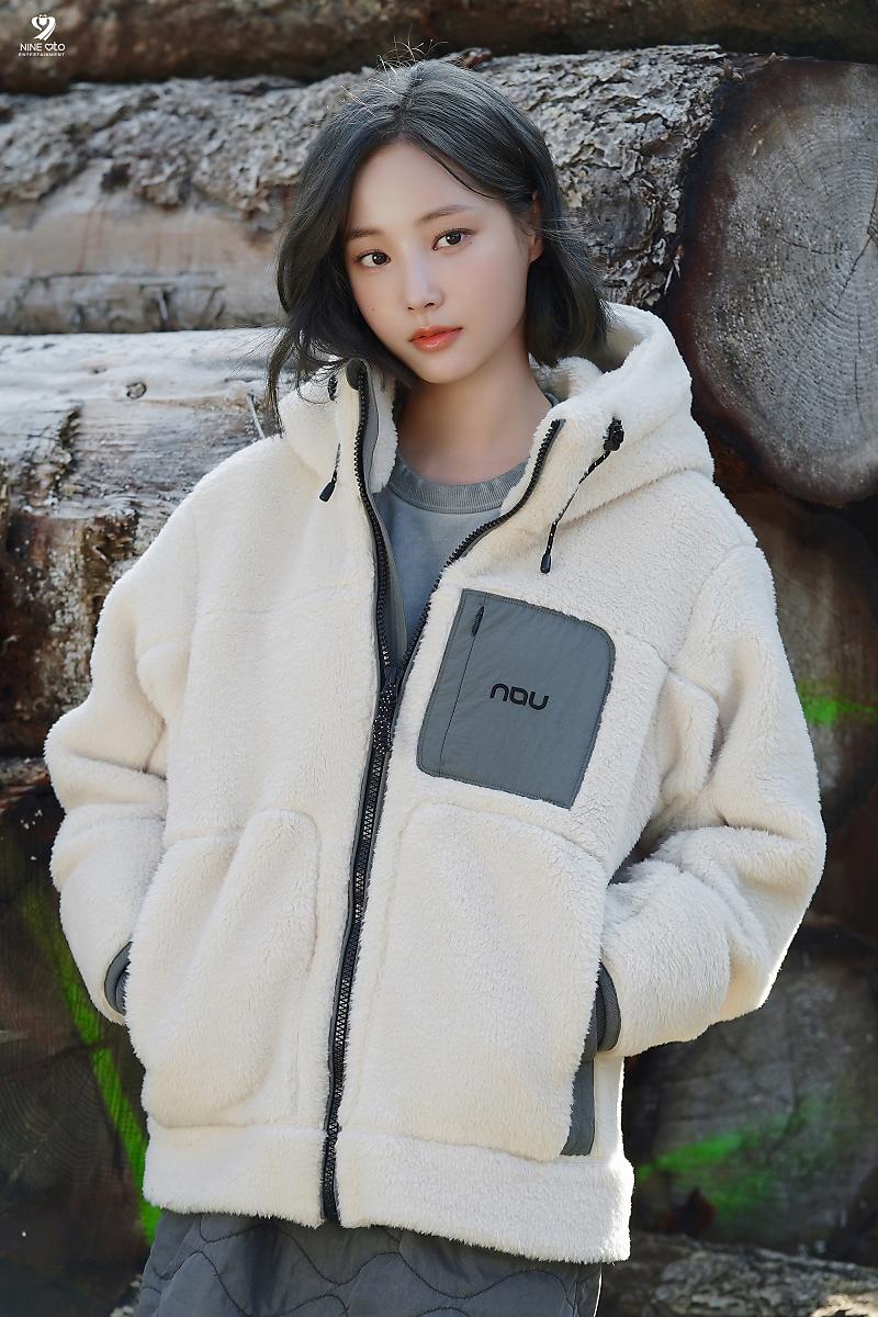 yeonwooarchive's tweet photo. at least i meet her
#MOMOLAND https://t.co/UOCXEAYqmO