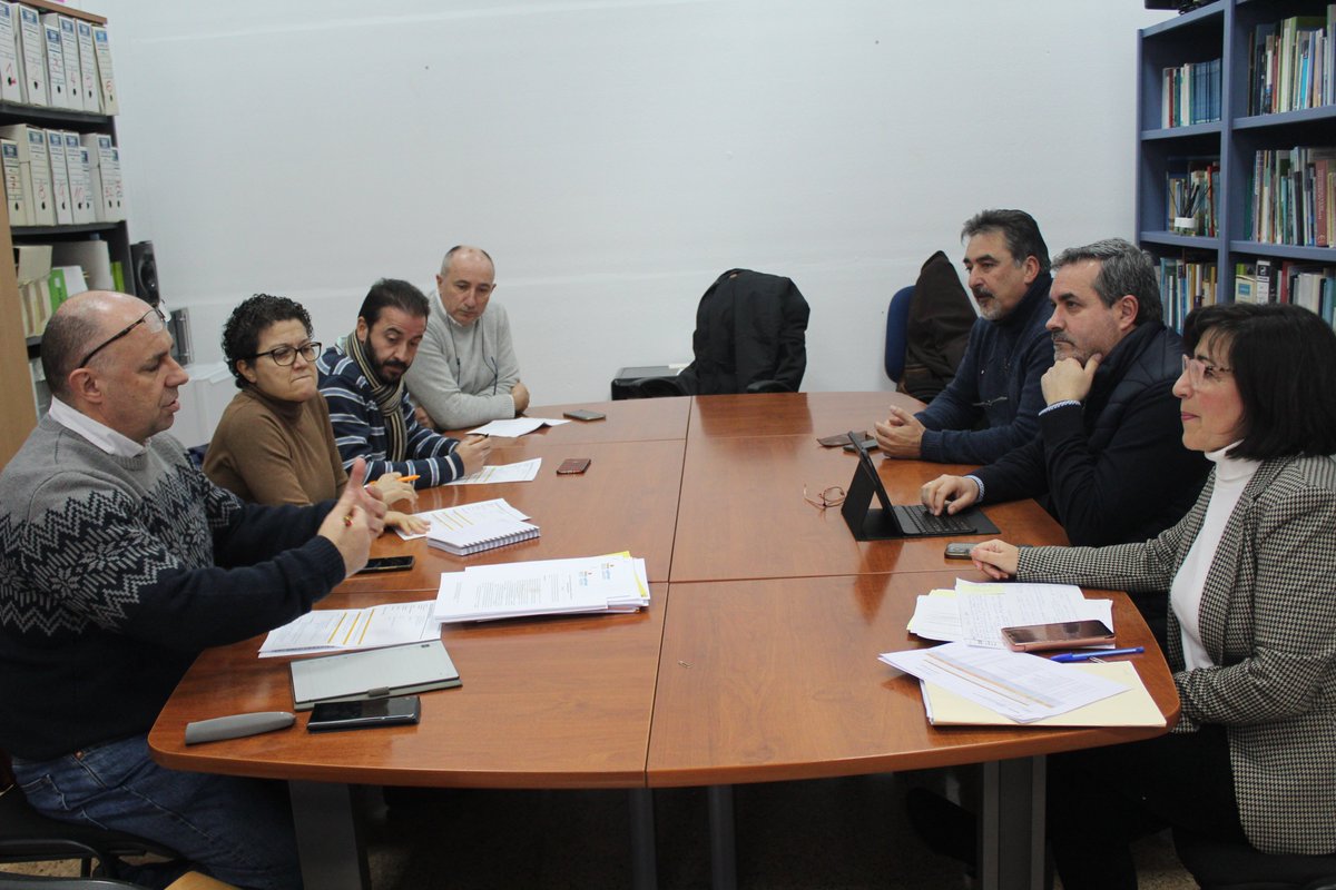 AdimanCuenca's tweet photo. Esta semana nos hemos reunido con el director general de #DesarrolloRural para hablar del nuevo periodo de programación #Leader

También hemos visitado al promotor del Hotel Hierba Luisa de #Alarcón 

Más info👇
https://t.co/tf5fEFGx4i

#adiman #manchuela @RECAMDER https://t.co/7U1IxxC17y