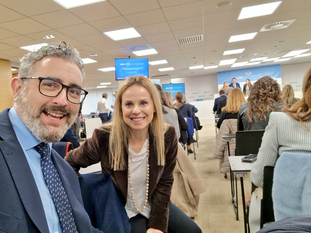 detaranco's tweet photo. En @caixabank con @Ivie_news y @UV_EG con #Cátedrad'EmpresaFamiliar y #evade. Presentando #FelipePulidodeDios, #EvaBlasco y @escriba_a, el IV informe del Observatorio #GEFE. Análisis de la posición de las mujeres en la propiedad y gobierno de empresas valencianas. @albertanorweg https://t.co/Tg4Ht7TkAm