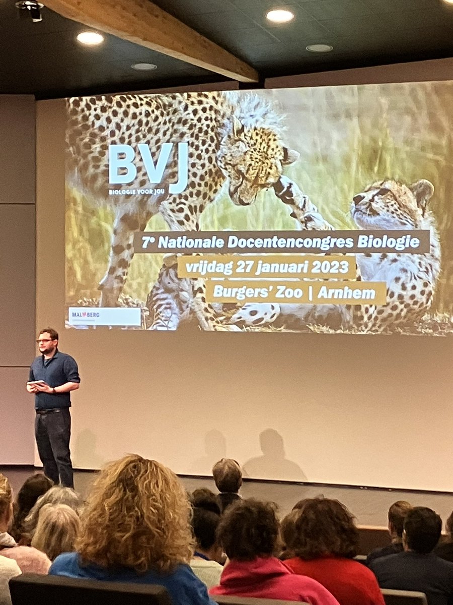 MStandaart's tweet photo. Opening 7e nationale docentencongres Biologie door @DiederikJekel in het prachtige @burgerszoo #biocongres #malmberg https://t.co/jxIv1jy3ti