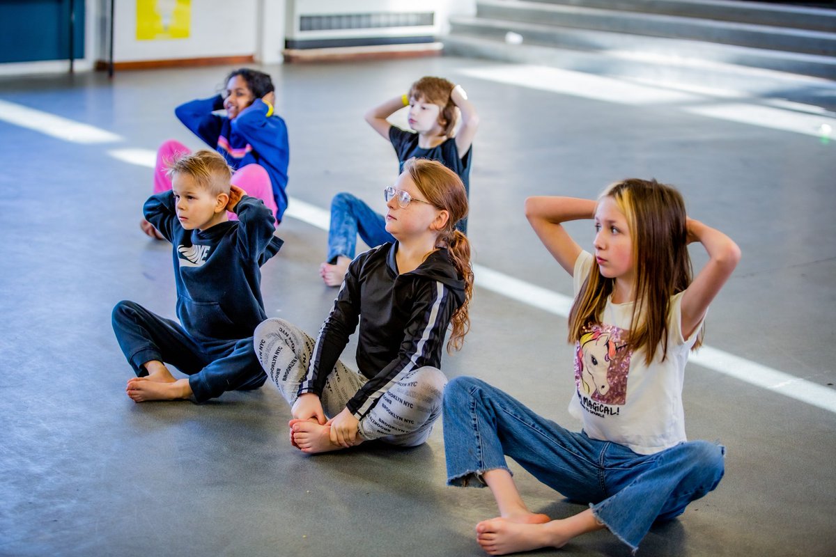 AllPeopleActive's tweet photo. So pleased we're able to work in partnership with @mkcouncil to support parents to give their little ones an active start to life! #ActiveHealthyHappy #UnitingTheMovement #TakingSporttotheDoorstep #GetUpGetOutGetActive #MiltonKeynes #FollowbackFriday https://t.co/Fxv6tTfCOM