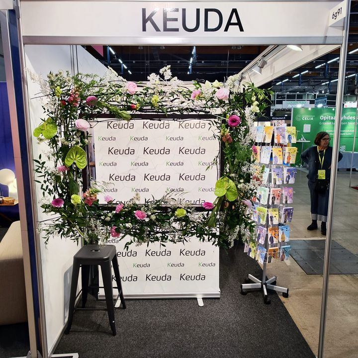 Keuda_Ammattiin's tweet photo. Tule ottamaan itsestäsi messukuva Keudan floristiopiskelijan tekemän kauniin kukkakehyksen kanssa! 😍💐 Löydät meidät Educa-messuilta paikasta 6g91.
Tutustu tapahtumaan: https://t.co/kgaYubdPfS
#keuda #Educa2023 #AmmatillinenKoulutus #uniikki #innostava #aktiivinen #omapolku https://t.co/MIJRqRqohJ