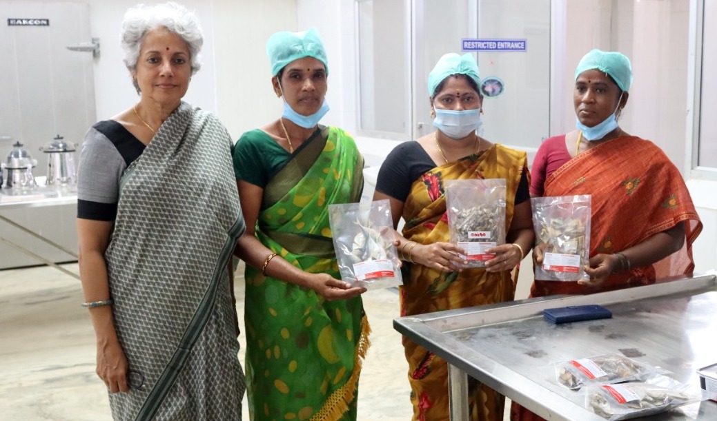 mssrf's tweet photo. .@doctorsoumya visits #MSSRF's #FishForAll centre in #Poompuhar, & interacted with #students, key #stakeholders & staff
#School #children from #EveryChildAScientist programme presented their #science projects
@QualcommforGood @larsentoubro @ESSO_INCOIS @tnfdcofficial @nfdbindia https://t.co/jOIv3GWslQ