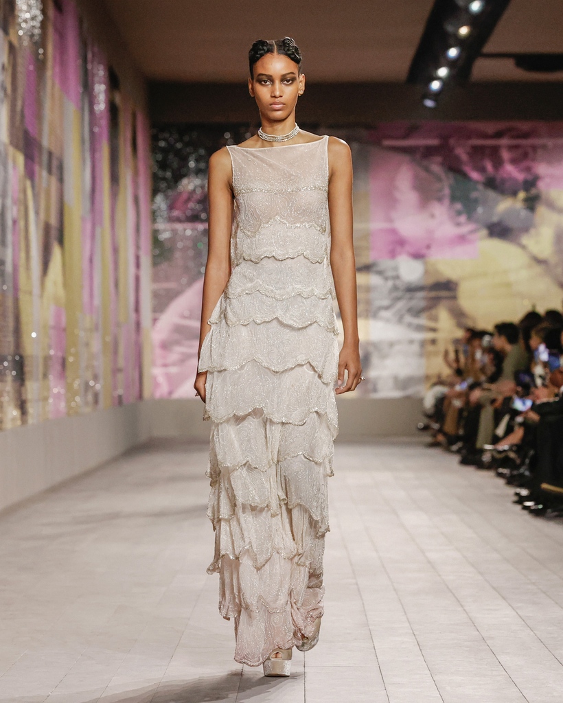 Giving the impression of impossibly elegant lace lingerie for this graceful sample of #DiorSavoirFaire, softly hued seed beads hand-embroidered by Atelier Safrane twinkle on a #DiorCouture Spring-Summer 2023 https://t.co/gXvpGZ9uDp gown by Maria Giving the impression of impossibly elegant lace lingerie for this graceful sample of #DiorSavoirFaire, softly hued seed beads hand-embroidered by Atelier Safrane twinkle on a #DiorCouture Spring-Summer 2023 https://t.co/gXvpGZ9uDp gown by Maria