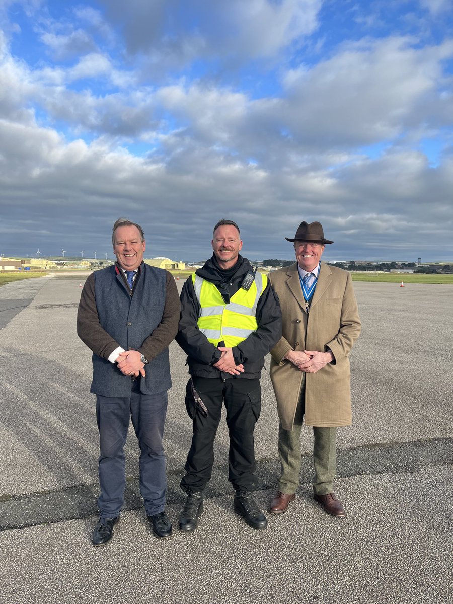 Visited ⁦<a href="/RAFStMawgan/">RAF St Mawgan</a> with ⁦<a href="/HSofCornwall/">High Sheriff of Cornwall</a>⁩ to see police drivers being put through their paces ⁦by ⁦@DC_PoliceDTU⁩. Impressively realistic training including specialist skills to help keep VIPs visiting the two counties safe. Many thanks MPC Steve Cooper &amp; team.