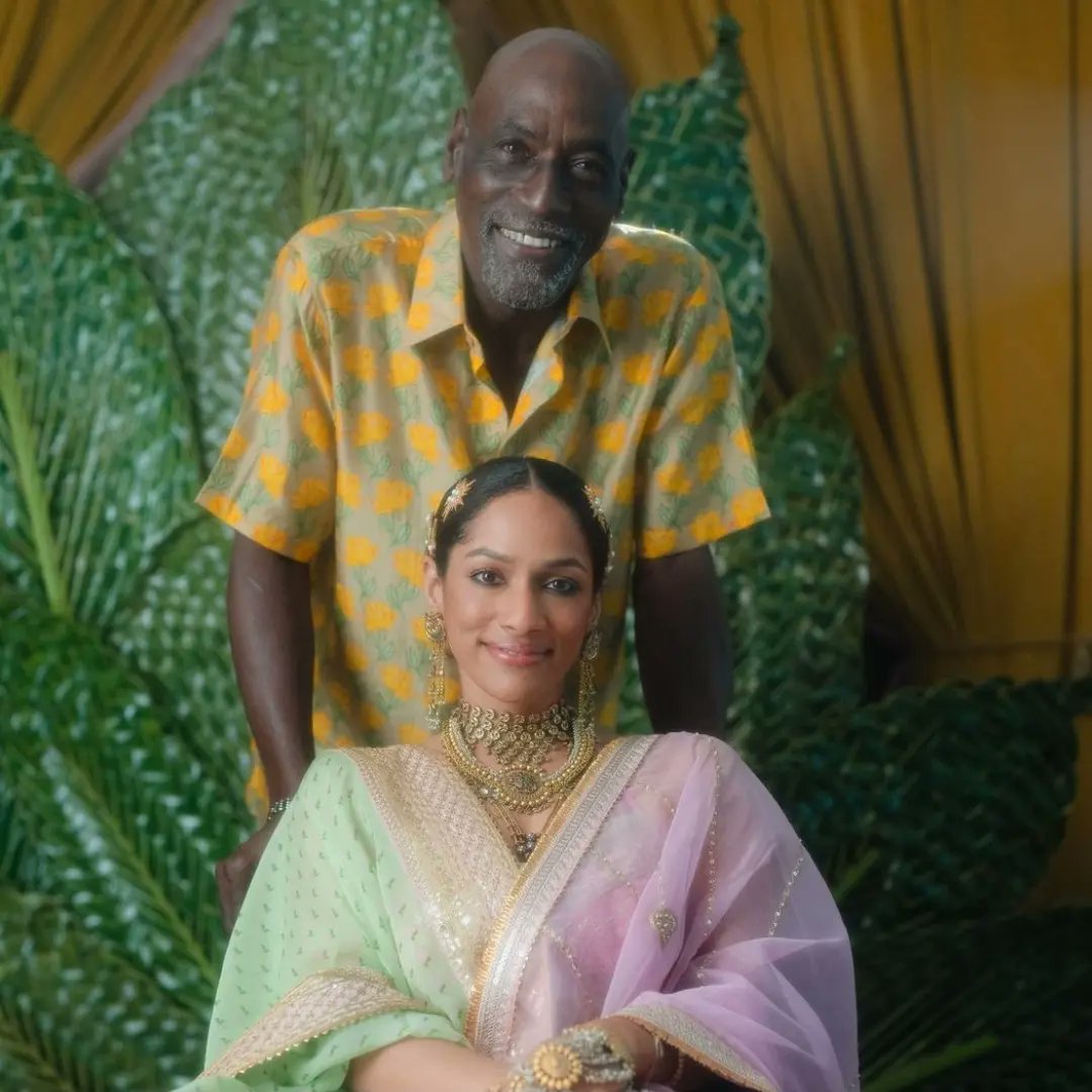 Absolutely stunning! 💚💕

Here are some beautiful portraits of #MasabaGupta with #NeenaGupta and #VivRichards from her intimate wedding.