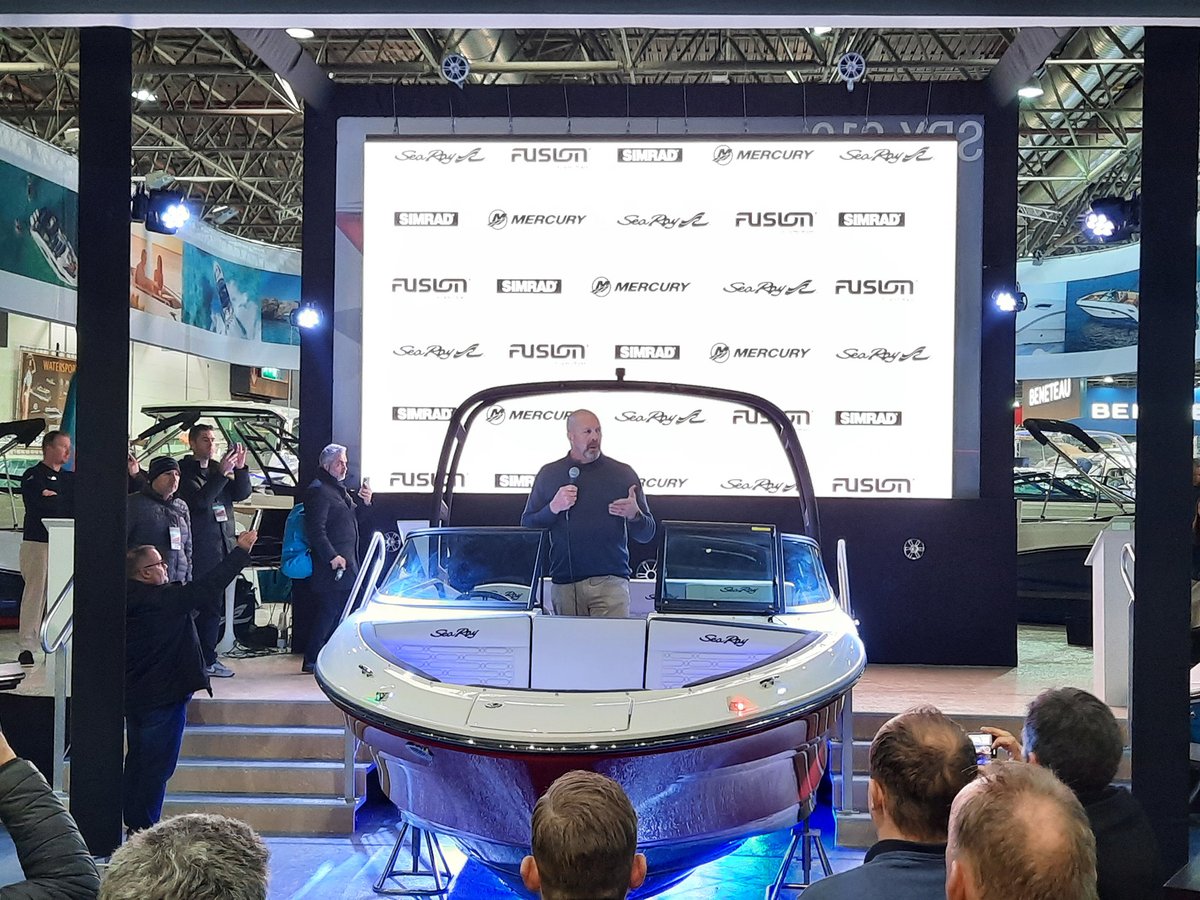 NauticaPalamos's tweet photo. El pasado fin de semana, el equipo comercial de Náutica Palamós viajó a Dusseldorf para asistir al Dealer Meeting de Sea Ray y al Salón Náutico de esta ciudad.
#NáuticaPalamós #boot2023 #boatlife #bootdusseldorf #embarcaciones #navegar #lanchas #boat https://t.co/GRJjhlsbBF